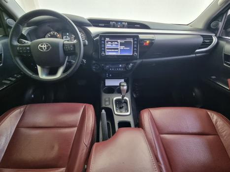 TOYOTA Hilux Caminhonete 2.8 16V 4P SR 4X4 DIESEL CABINE DUPLA AUTOM�TICO, Foto 2