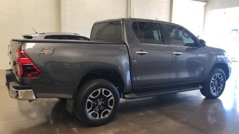 TOYOTA Hilux Caminhonete 2.8 16V SRX 4X4 TURBO DIESEL CABINE DUPLA AUTOMÁTICO, Foto 4