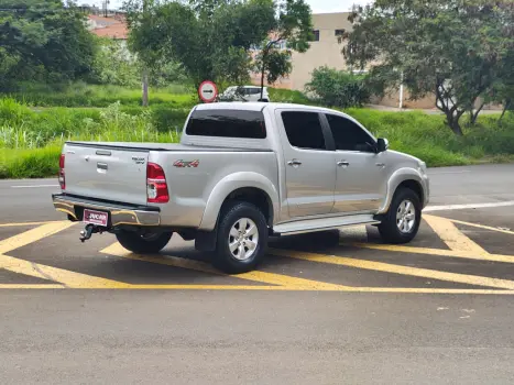TOYOTA Hilux Caminhonete 2.7 16V 4P SRV CABINE DUPLA, Foto 16