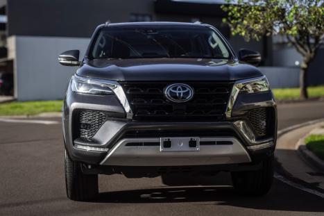 TOYOTA Hilux SW4 2.8 16V 4P SRX 4X4 7 LUGARES TURBO DIESEL AUTOMÁTICO, Foto 2 TOYOTA Hilux SW4 2.8 16V 4P SRX 4X4 7 LUGARES TURBO DIESEL AUTOMÁTICO, Foto 2