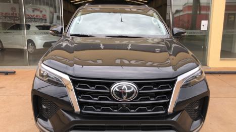 TOYOTA Hilux SW4 2.8 16V 4P SRX 4X4 7 LUGARES TURBO DIESEL AUTOMTICO, Foto 3