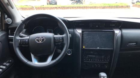 TOYOTA Hilux SW4 2.8 16V 4P SRX 4X4 7 LUGARES TURBO DIESEL AUTOMTICO, Foto 7