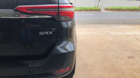 TOYOTA Hilux SW4 2.8 16V 4P SRX 4X4 7 LUGARES TURBO DIESEL AUTOMTICO, Foto 13