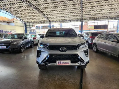 TOYOTA Hilux SW4 2.8 4P SRX 4X4 TURBO DIESEL AUTOM�TICO, Foto 2