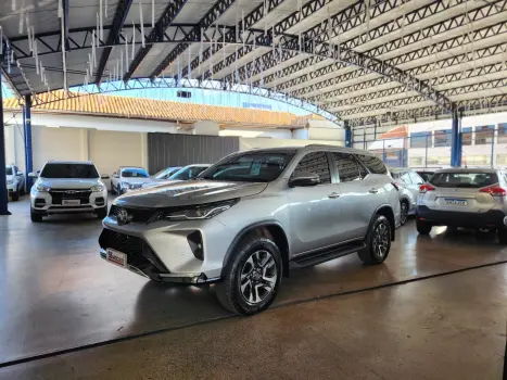 TOYOTA Hilux SW4 2.8 4P SRX 4X4 TURBO DIESEL AUTOM�TICO, Foto 3