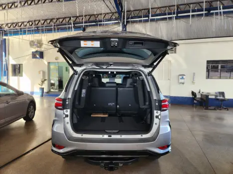 TOYOTA Hilux SW4 2.8 4P SRX 4X4 TURBO DIESEL AUTOM�TICO, Foto 6