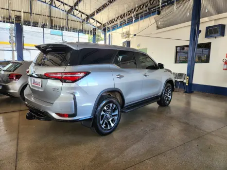 TOYOTA Hilux SW4 2.8 4P SRX 4X4 TURBO DIESEL AUTOM�TICO, Foto 7