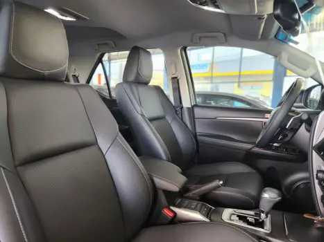 TOYOTA Hilux SW4 2.8 4P SRX 4X4 TURBO DIESEL AUTOM�TICO, Foto 9