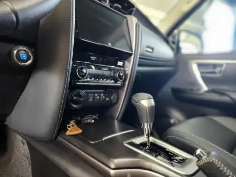 TOYOTA Hilux SW4 2.8 4P SRX 4X4 TURBO DIESEL AUTOM�TICO, Foto 10