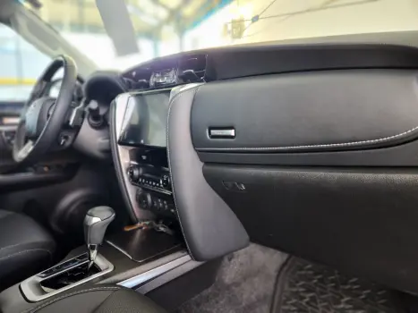 TOYOTA Hilux SW4 2.8 4P SRX 4X4 TURBO DIESEL AUTOM�TICO, Foto 12