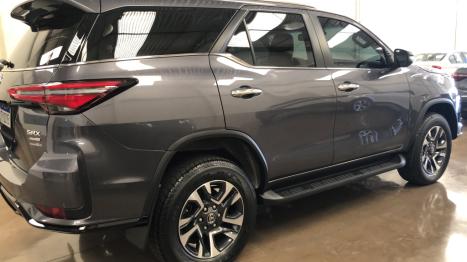 TOYOTA Hilux SW4 2.8 16V 4P SRX PLATINUM 4X4 7 LUGARES TURBO DIESEL AUTOM�TICO, Foto 3