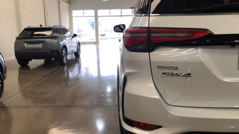 TOYOTA Hilux SW4 2.8 16V 4P SRX PLATINUM 4X4 7 LUGARES TURBO DIESEL AUTOM�TICO, Foto 3