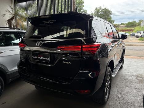 TOYOTA Hilux SW4 2.8 16V 4P SRX 4X4 7 LUGARES TURBO DIESEL AUTOMÁTICO, Foto 4