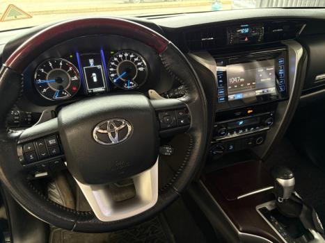 TOYOTA Hilux SW4 2.8 16V 4P SRX 4X4 7 LUGARES TURBO DIESEL AUTOMÁTICO, Foto 8