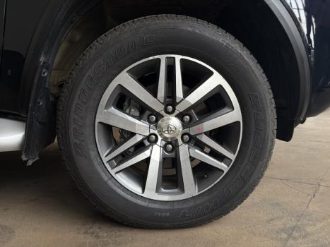 TOYOTA Hilux SW4 2.8 16V 4P SRX 4X4 7 LUGARES TURBO DIESEL AUTOMÁTICO, Foto 11