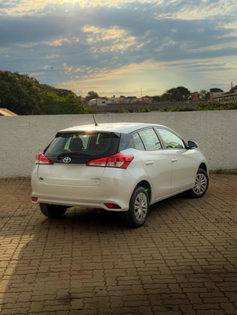 TOYOTA Yaris Hatch 1.5 16V 4P FLEX XL MULTIDRIVE AUTOMTICO CVT, Foto 8