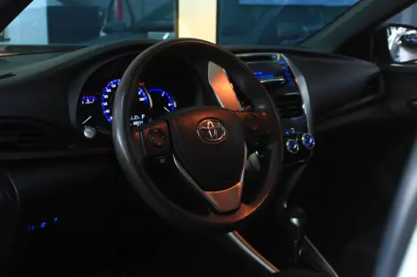 TOYOTA Yaris Hatch 1.3 16V 4P FLEX XL MULTIDRIVE AUTOM�TICO CVT, Foto 8