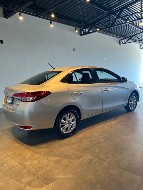 TOYOTA Yaris Hatch 1.5 16V 4P FLEX XL MULTIDRIVE AUTOM�TICO CVT, Foto 4