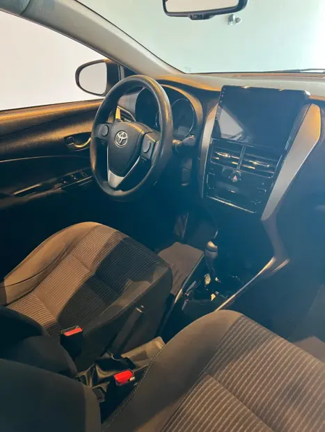 TOYOTA Yaris Hatch 1.5 16V 4P FLEX XL MULTIDRIVE AUTOM�TICO CVT, Foto 8