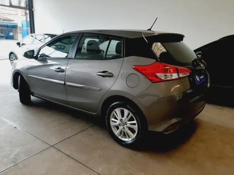 TOYOTA Yaris Hatch 1.3 16V 4P FLEX XL PLUS TECH MULTIDRIVE AUTOMÁTICO CVT, Foto 8