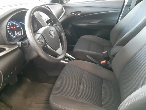 TOYOTA Yaris Hatch 1.3 16V 4P FLEX XL PLUS TECH MULTIDRIVE AUTOMÁTICO CVT, Foto 9