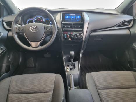 TOYOTA Yaris Sedan , Foto 2