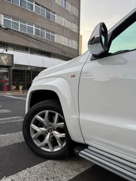 VOLKSWAGEN Amarok 3.0 V6 CABINE DUPLA HIGHLINE 4X4 TURBO INTERCOOLER AUTOMTICO, Foto 17
