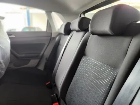 VOLKSWAGEN Polo Hatch 1.0 12V 4P 200 TSI  COMFORTLINE AUTOM�TICO, Foto 12