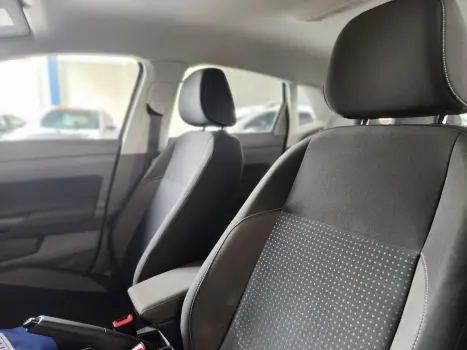 VOLKSWAGEN Polo Hatch 1.0 12V 4P 200 TSI  COMFORTLINE AUTOM�TICO, Foto 13