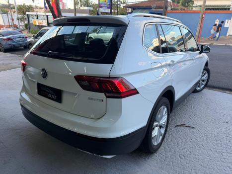 VOLKSWAGEN Tiguan 1.4 250 TSI TOTAL FLEX ALLSPACE COMFORTLINE TURBO AUTOM�TICO TIPTRONIC, Foto 4