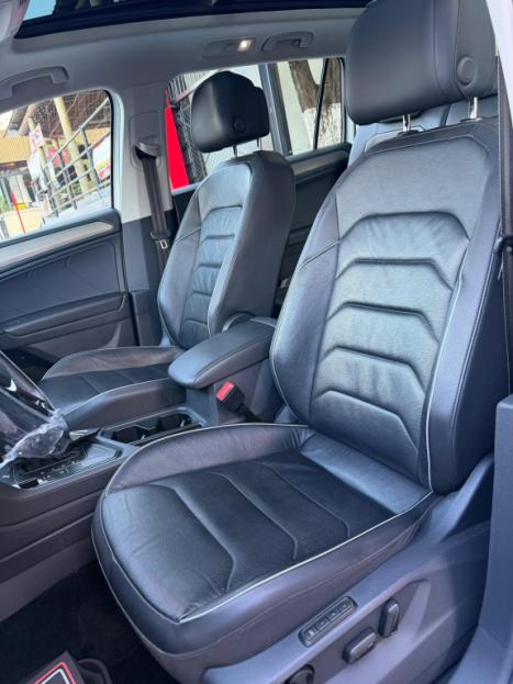 VOLKSWAGEN Tiguan 1.4 250 TSI TOTAL FLEX ALLSPACE COMFORTLINE TURBO AUTOM�TICO TIPTRONIC, Foto 9