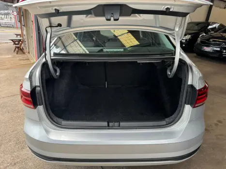 VOLKSWAGEN Virtus 1.0 4P 200 TSI FLEX COMFORTLINE AUTOMÁTICO, Foto 17