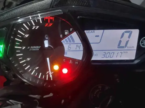 YAMAHA MT-03 300 ABS, Foto 4