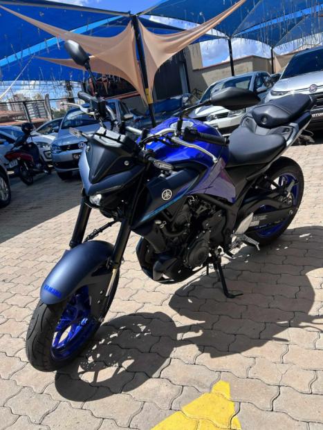 YAMAHA MT-03 300 ABS, Foto 2