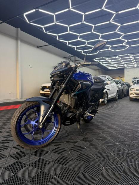 YAMAHA MT-03 300 ABS, Foto 1