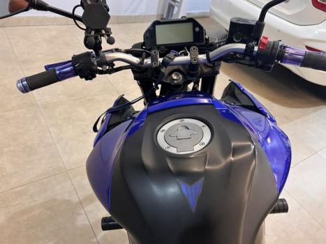 YAMAHA MT-03 300 ABS, Foto 6