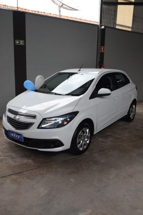 CHEVROLET Onix Hatch 1.4 4P FLEX LT, Foto 2