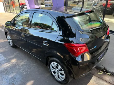 CHEVROLET Onix Hatch 1.4 4P FLEX LT, Foto 4