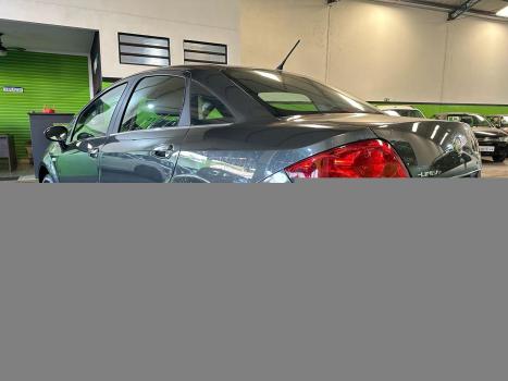 FIAT Linea 1.8 16V 4P FLEX ESSENCE, Foto 4