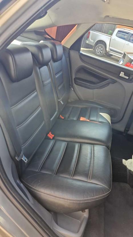FORD Focus Hatch 2.0 16V 4P GHIA AUTOMTICO, Foto 8