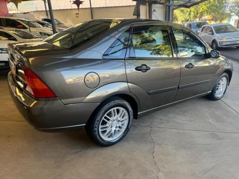 FORD Focus Sedan 2.0 16V 4P GHIA, Foto 5