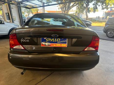 FORD Focus Sedan 2.0 16V 4P GHIA, Foto 6