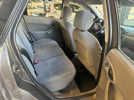 FORD Focus Sedan 2.0 16V 4P GHIA, Foto 10