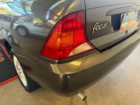 FORD Focus Sedan 2.0 16V 4P GHIA, Foto 15