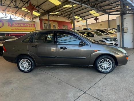 FORD Focus Sedan 2.0 16V 4P GHIA, Foto 16