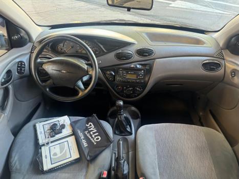 FORD Focus Sedan 2.0 16V 4P GHIA, Foto 18
