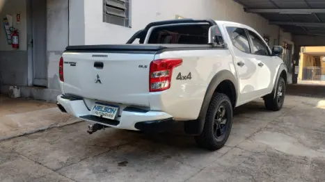 MITSUBISHI L 200 Triton 2.4 16V OUTDOOR HPE-S 4X4 CABINE DUPLA TURBO DIESEL AUTOMTICO, Foto 2