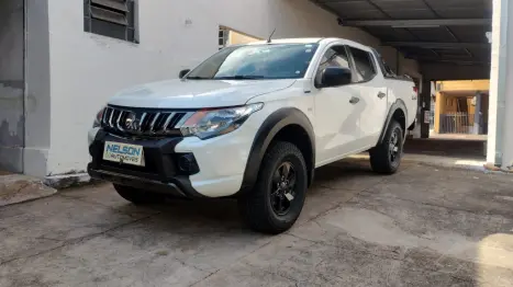 MITSUBISHI L 200 Triton 2.4 16V OUTDOOR HPE-S 4X4 CABINE DUPLA TURBO DIESEL AUTOMTICO, Foto 3