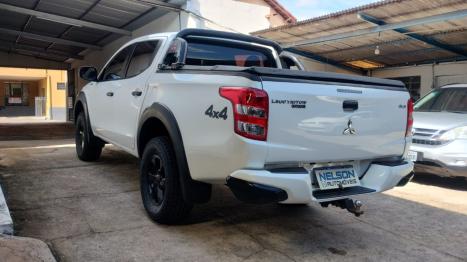 MITSUBISHI L 200 Triton 2.4 16V OUTDOOR HPE-S 4X4 CABINE DUPLA TURBO DIESEL AUTOMTICO, Foto 7