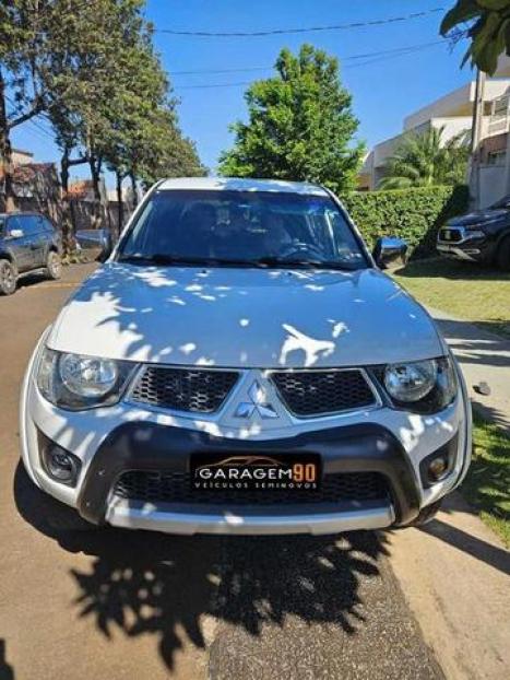 MITSUBISHI L 200 Triton 3.2 16V HPE 4X4 CABINE DUPLA TURBO DIESEL INTERCOOLER AUTOMTICO, Foto 2